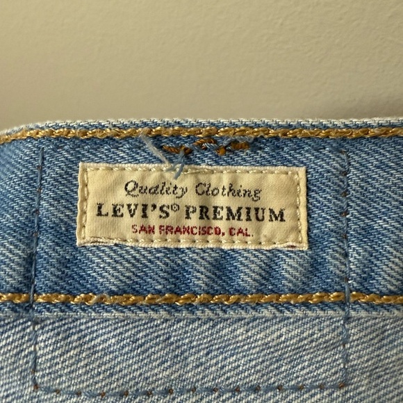 LEVI’s 501 Distressed Button Fly Rigid Denim Light Wash Summer Jean Shorts - Picture 6 of 9